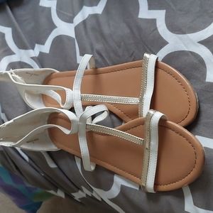 Nyc sandals white and gold size 8